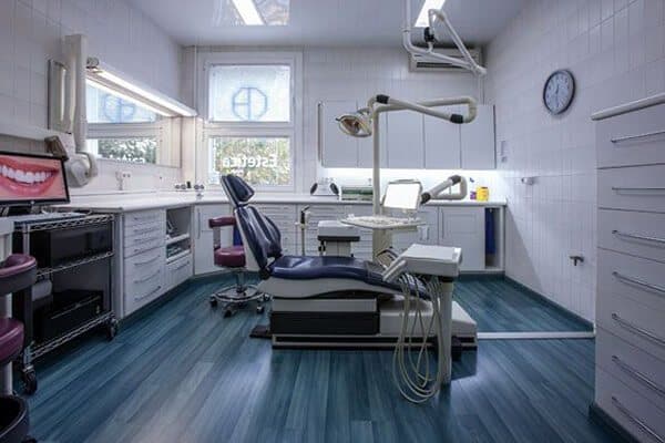 Clínica Dental padrós en Barcelona cuenta con 6 amplios boxes muy luminosos Clínica Dental padrós en Barcelona cuenta con 6 amplios boxes muy luminosos