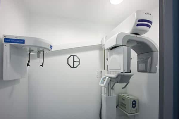 Clínica padrós en Barcelona cuenta con una sala equipada con aparatos de radiología 3D Clínica padrós en Barcelona cuenta con una sala equipada con aparatos de radiología 3D