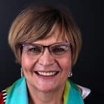 Caso dental Anneliese: tratamiento de estética dental y carillas de porcelana