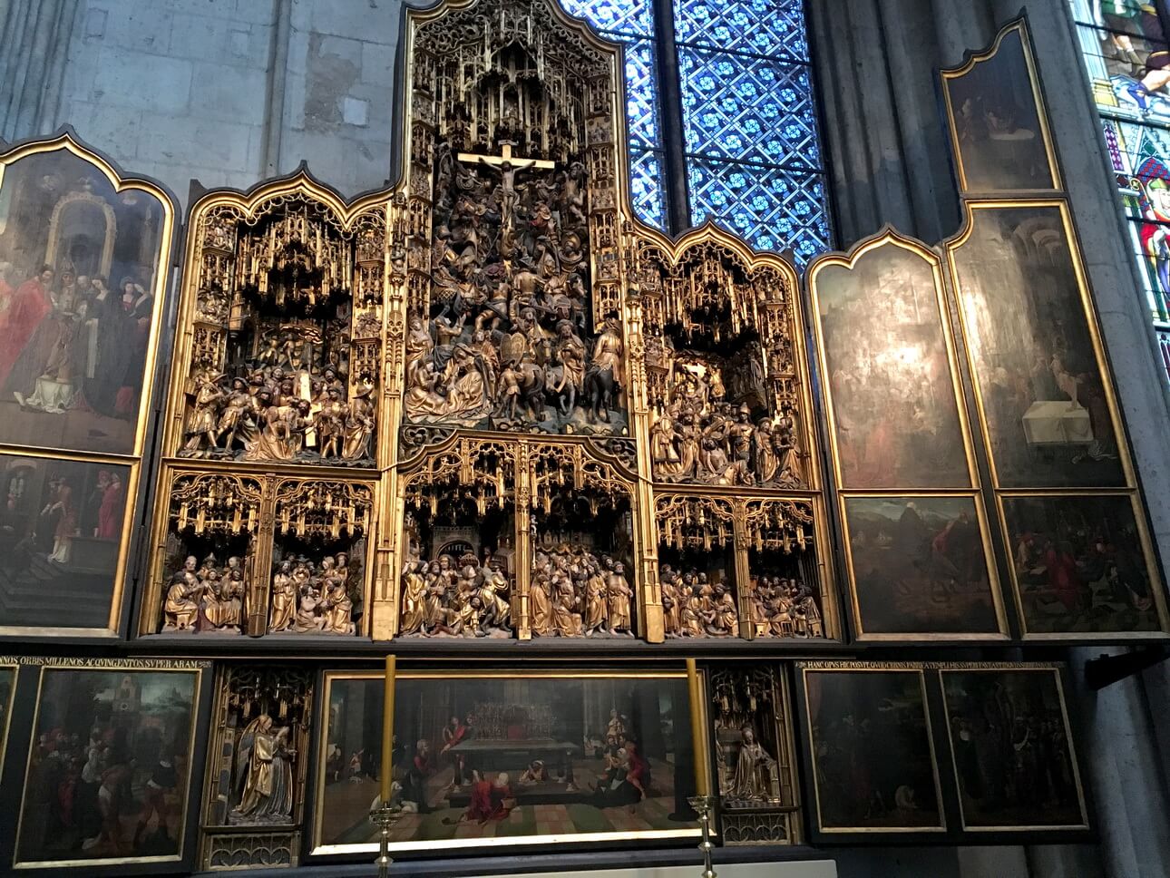 Interior de la catedral gótica de Colonia, Alemania. Patrimonio de la Humanidad por la UNESCO.