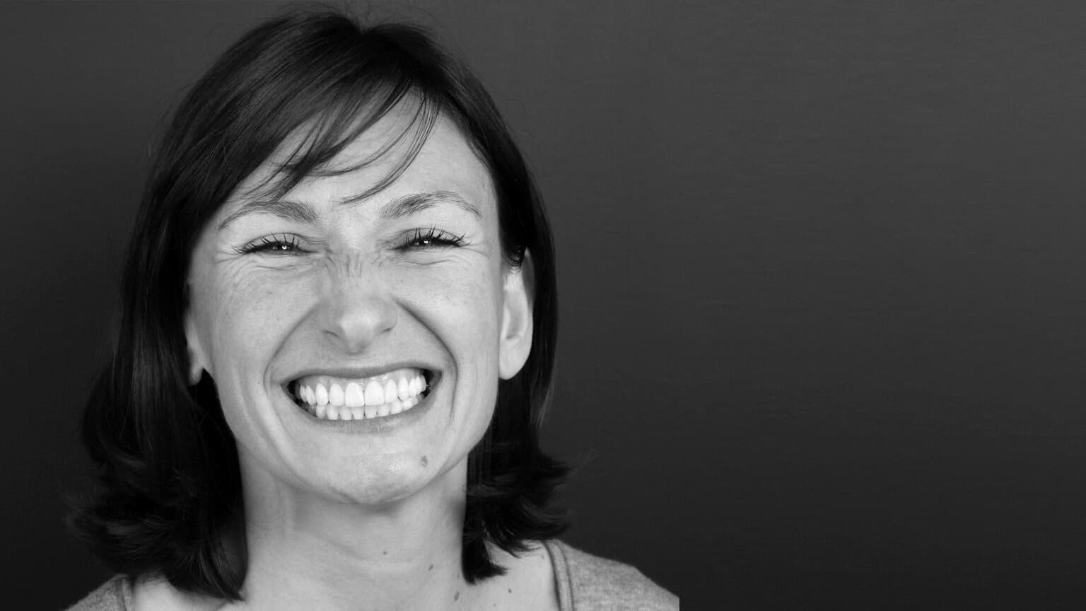 Después del estudio de estética dental y el tratamiento de ortodoncia Después del estudio de estética dental y el tratamiento de ortodoncia