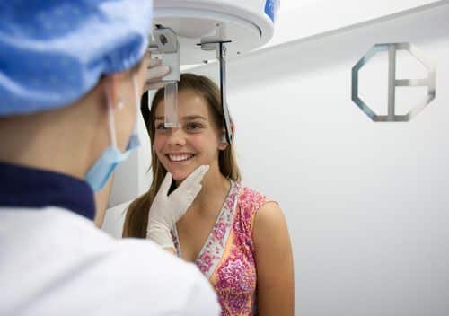 Clínica dental Padrós dispone del sistema de radiología digital 3D Pointnix, con captador de gran tamaño y alta resolución. Clínica dental Padrós dispone del sistema de radiología digital 3D Pointnix, con captador de gran tamaño y alta resolución.