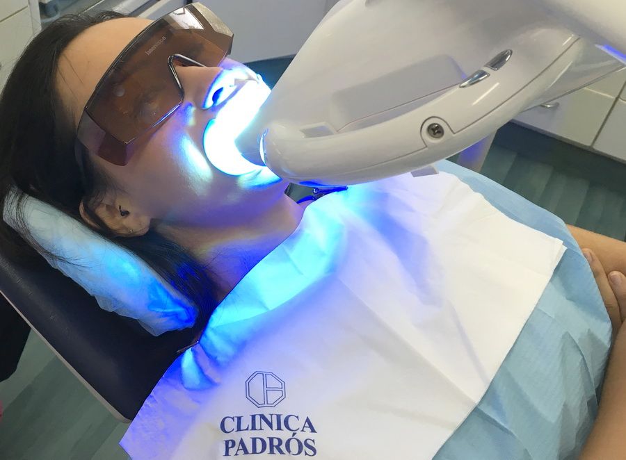 Tratamiento de estética blanqueamiento dental. Clínica dental Padrós, dentista en Barcelona